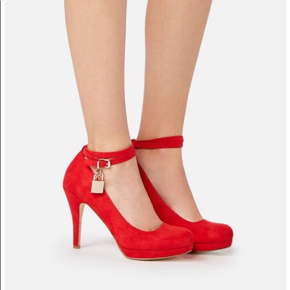 Red Vedetta Pump